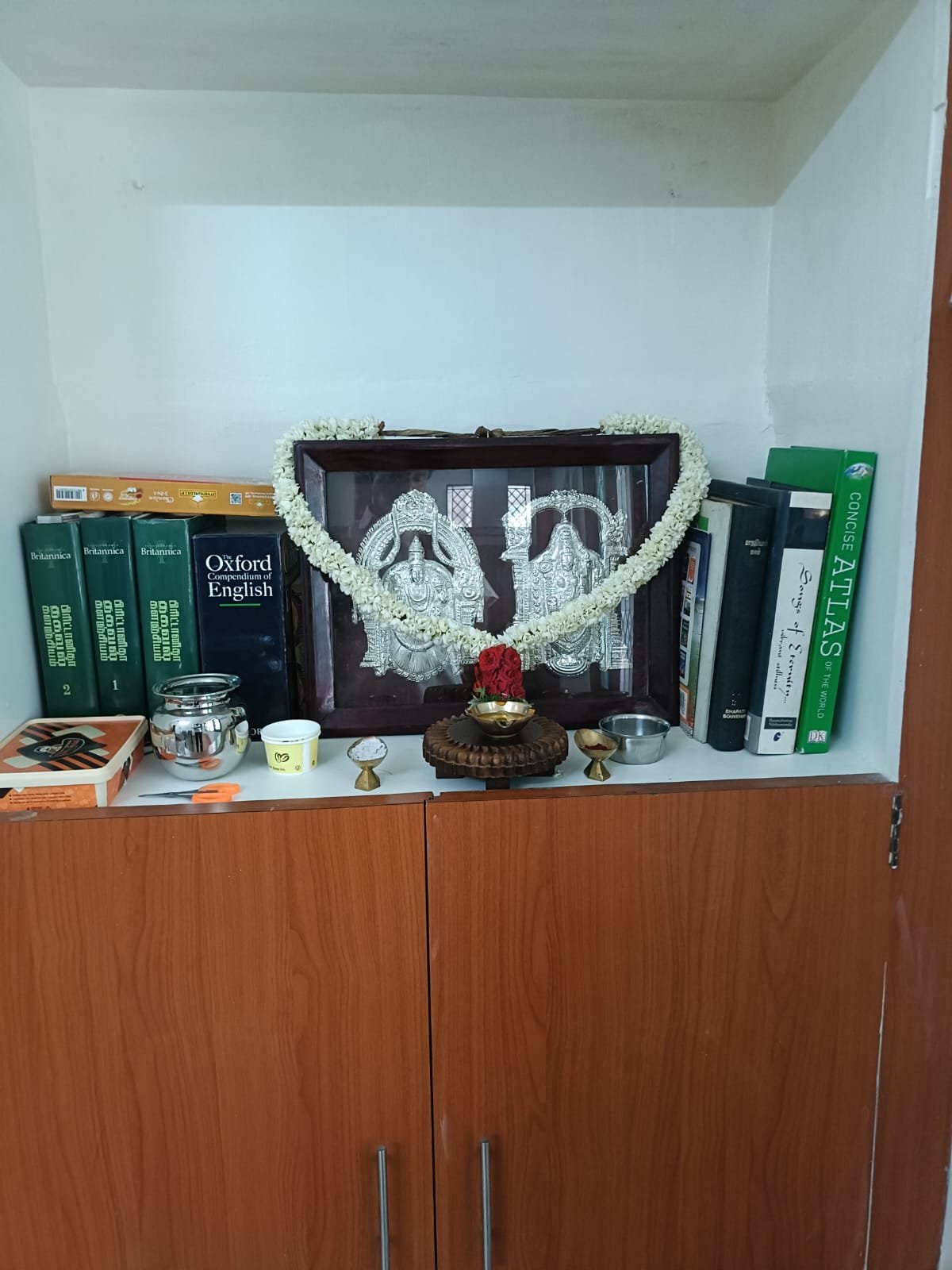 காக்கும் கடவுள் அருளுடன்