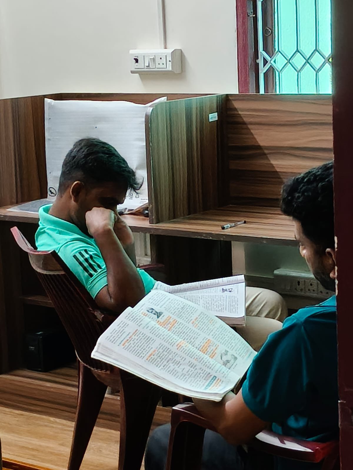மாணவர்கள் அமைதியாக படிக்கும் அறை